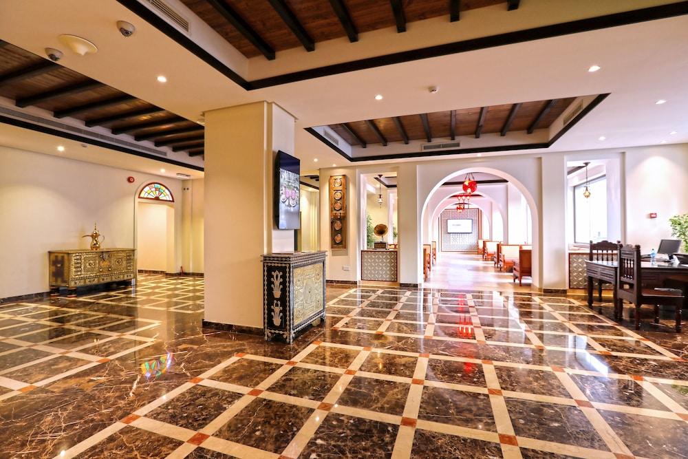 Delmon International Hotel Manama Exteriör bild