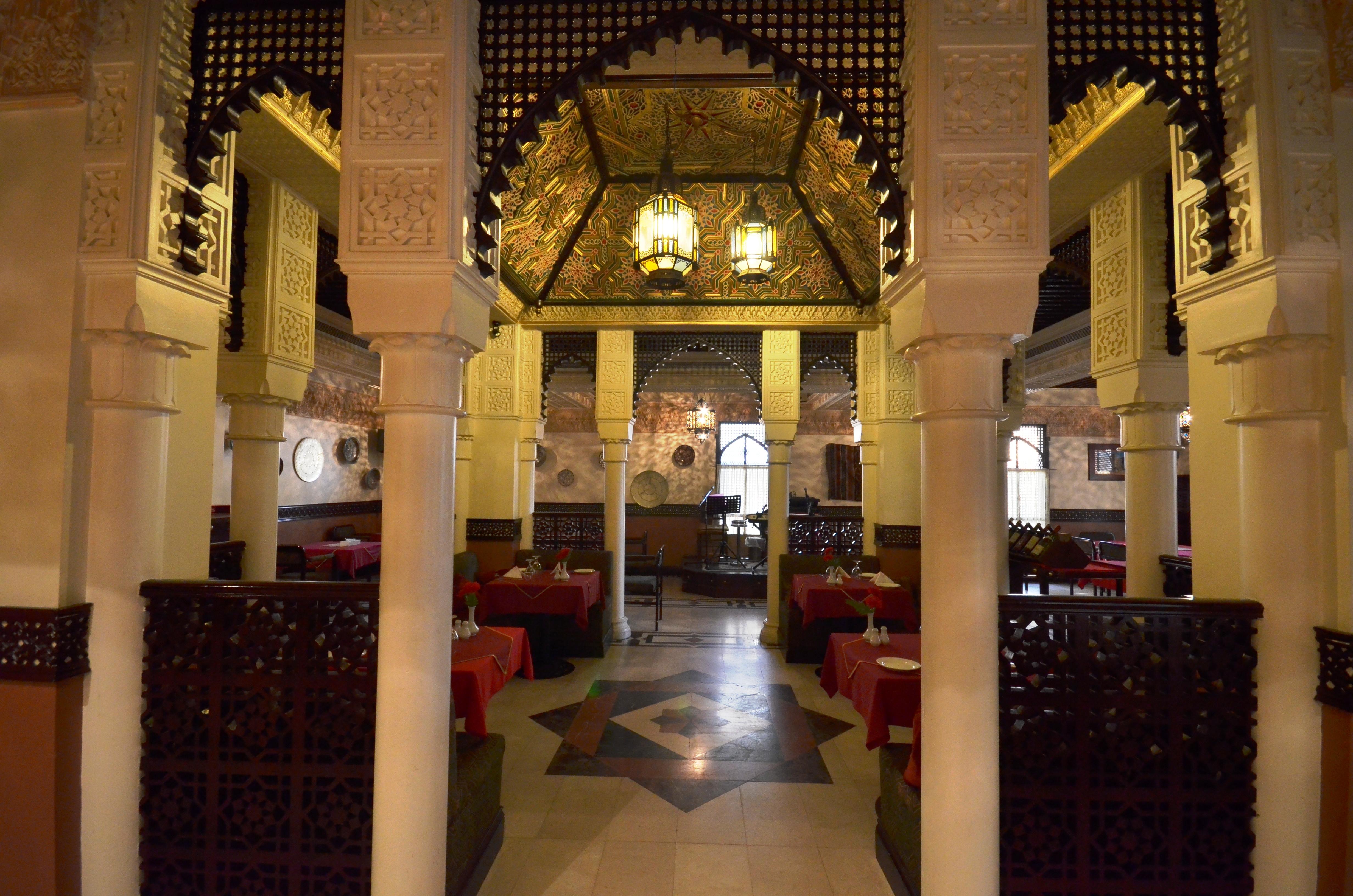 Delmon International Hotel Manama Exteriör bild