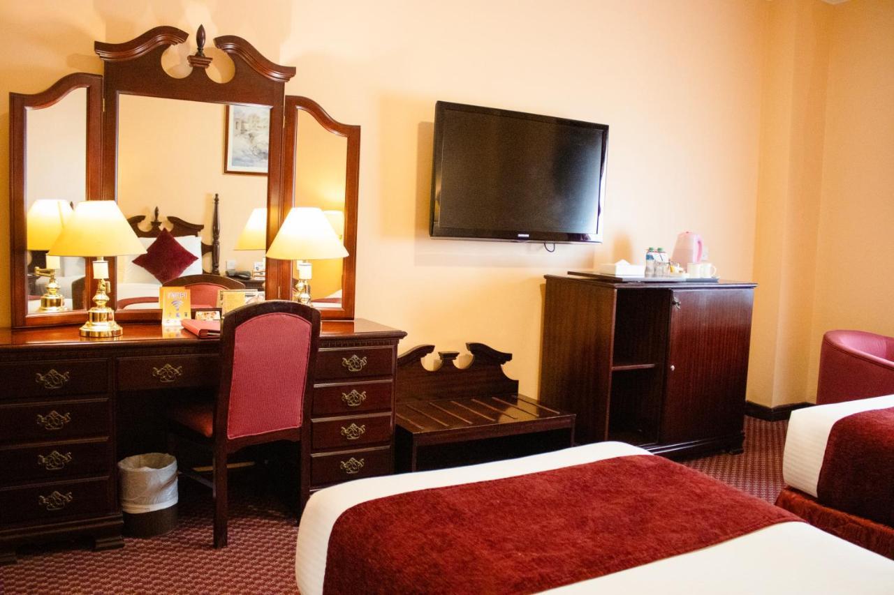 Delmon International Hotel Manama Exteriör bild