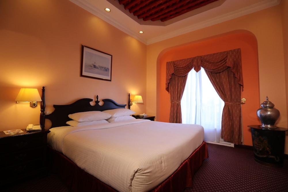 Delmon International Hotel Manama Exteriör bild