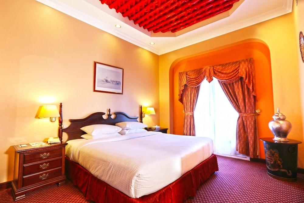 Delmon International Hotel Manama Exteriör bild