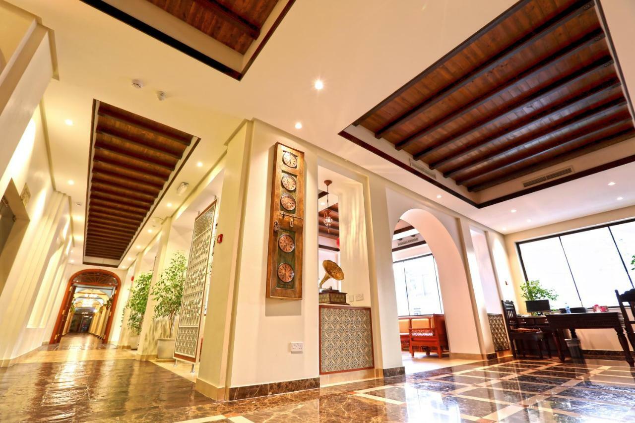 Delmon International Hotel Manama Exteriör bild