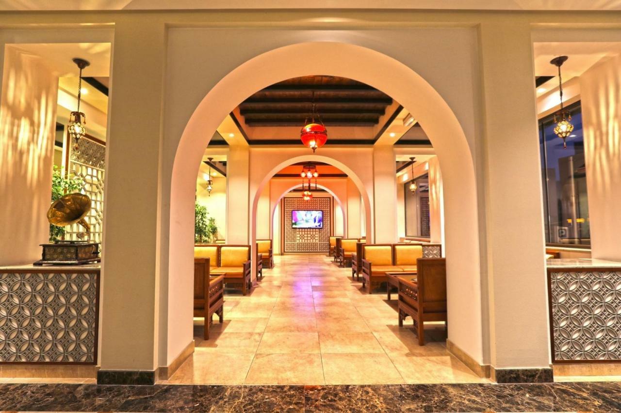 Delmon International Hotel Manama Exteriör bild