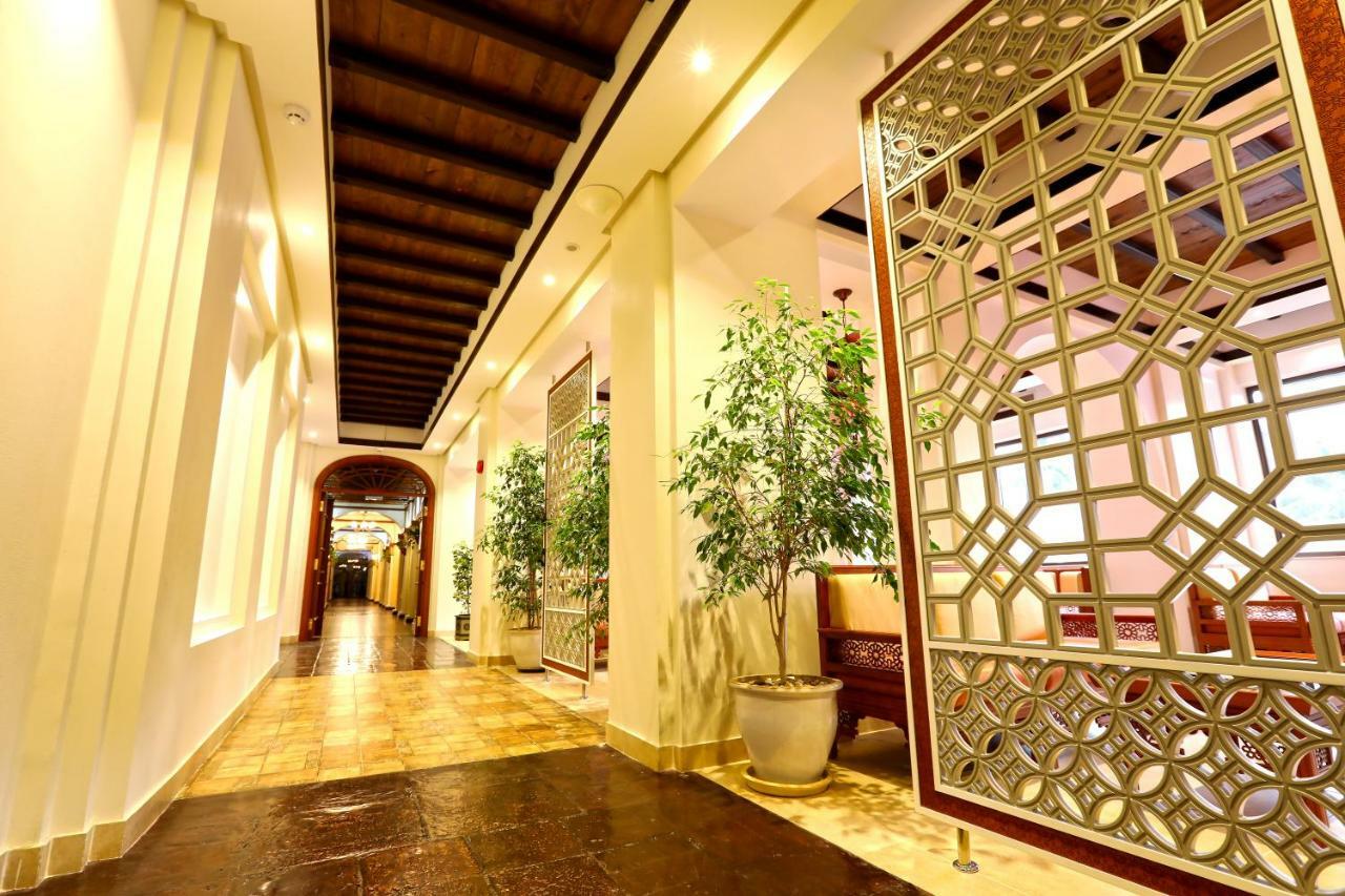 Delmon International Hotel Manama Exteriör bild